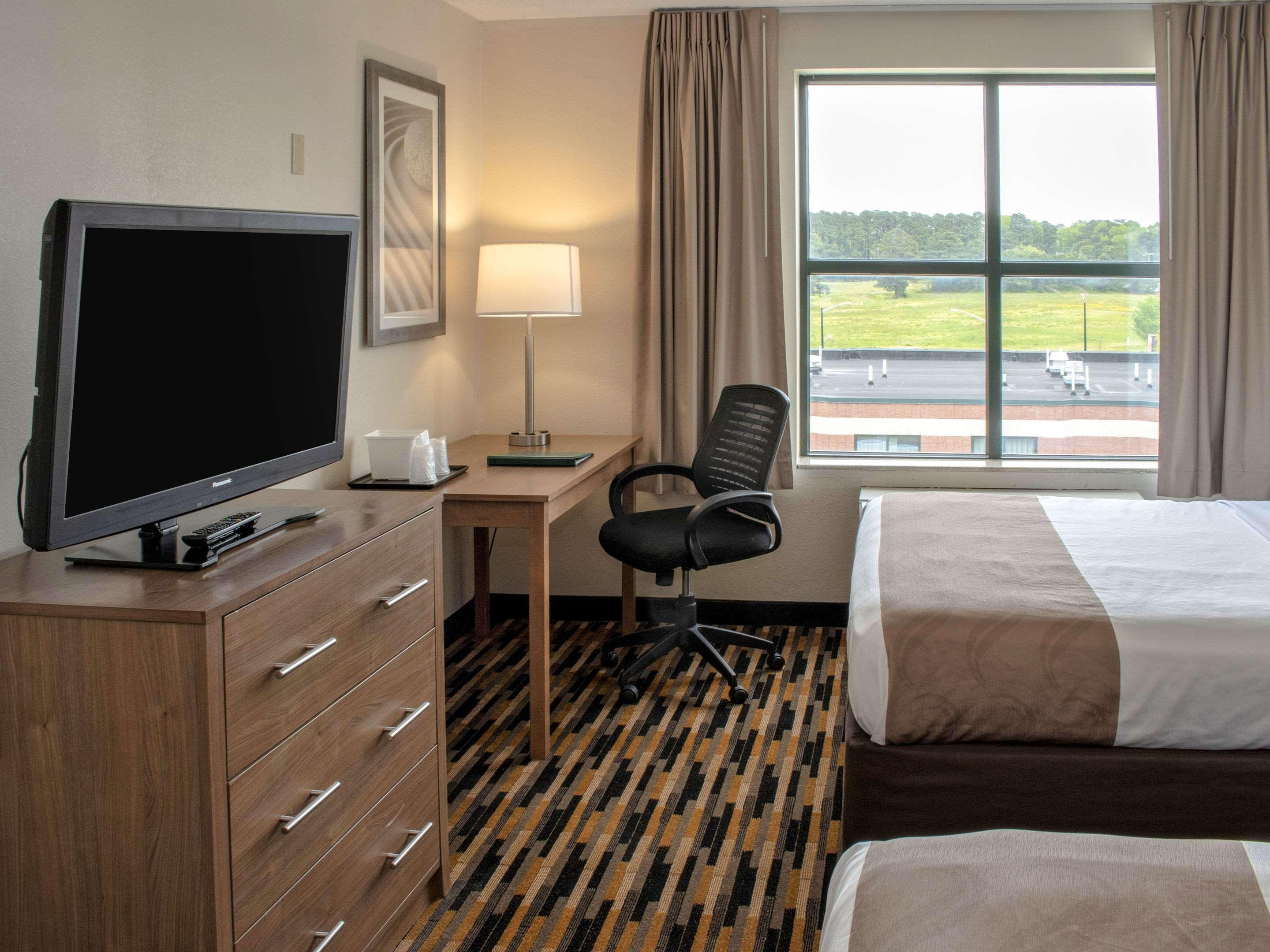 Quality Suites Lake Wright Norfolk Airport Luaran gambar